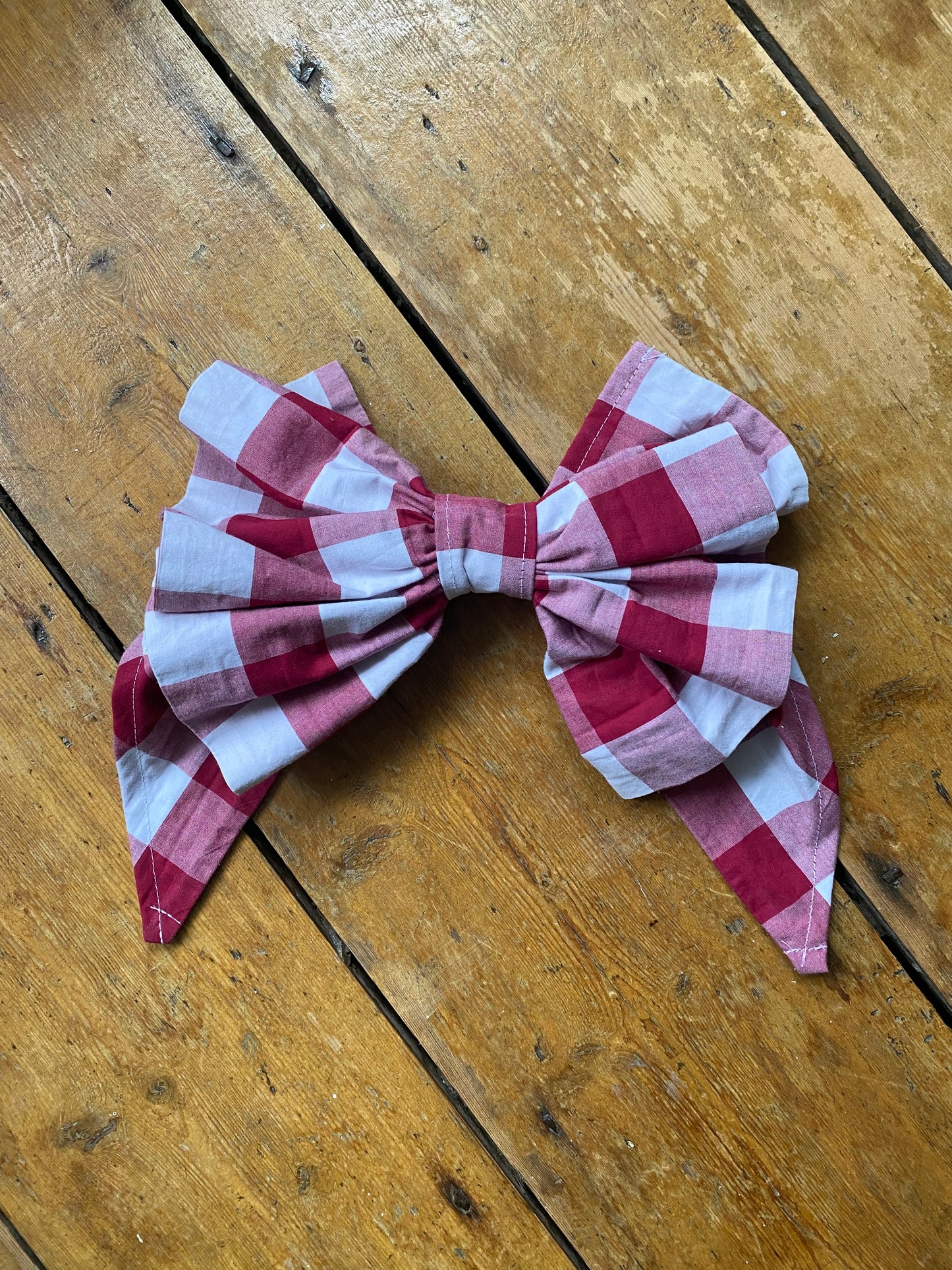 Red gingham bowknot